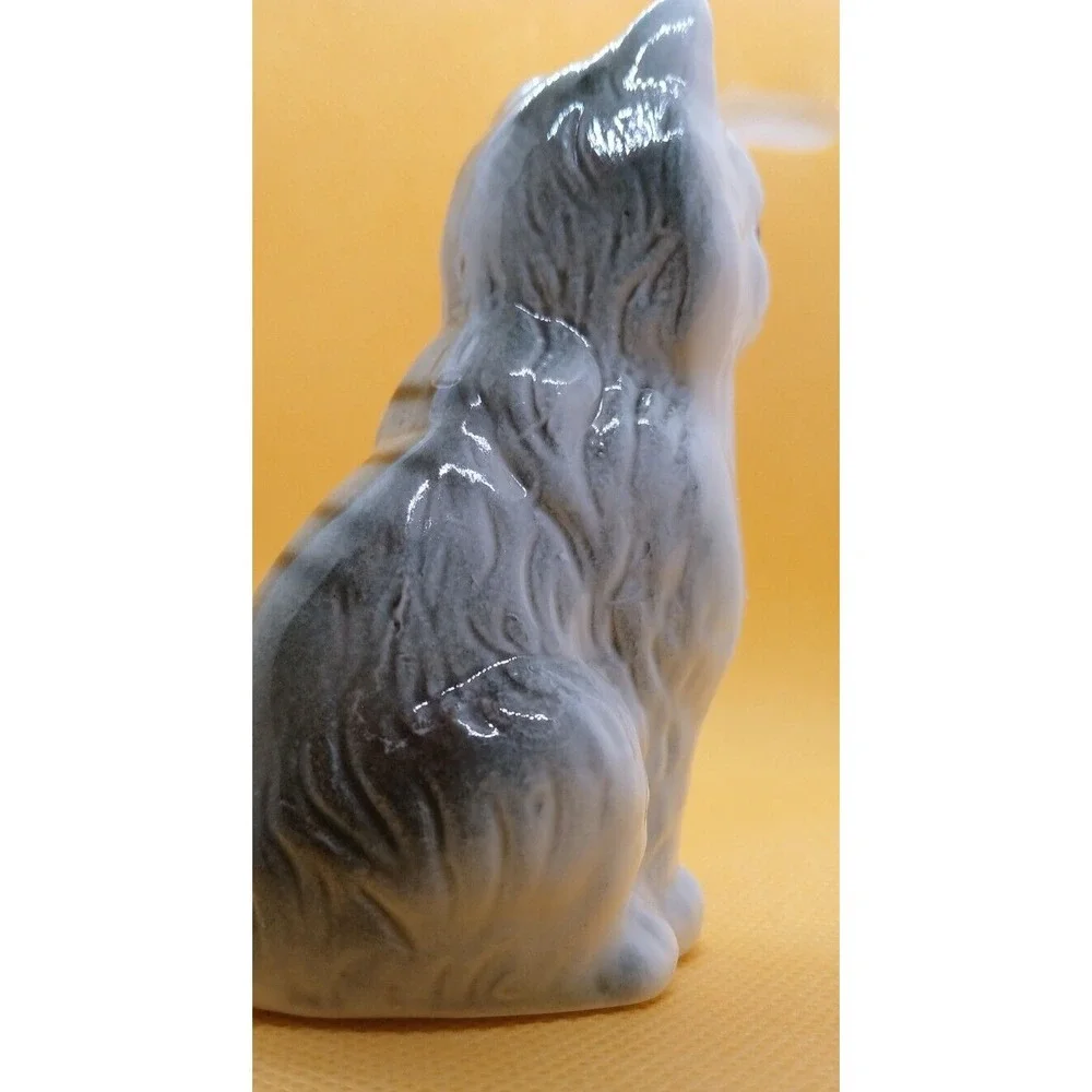 Cat Kitten Ceramic Cream And White Cat With Blue Eyes and stripes Figurine-USED